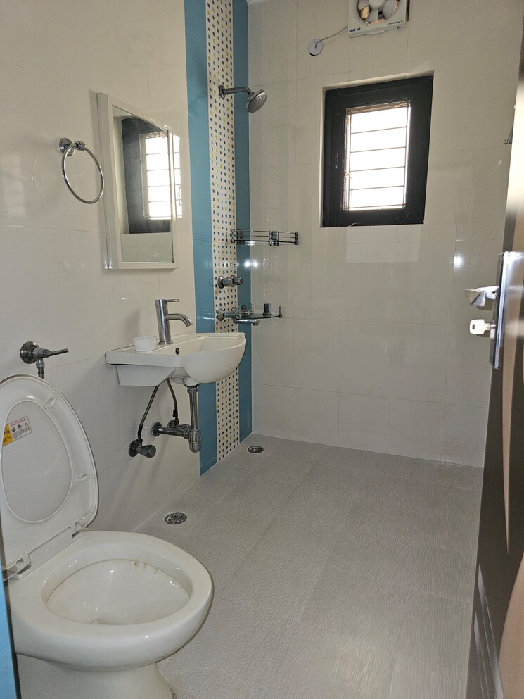 Attached Bathroom, sector 10 dwarka 3 Bedroom 1700 Sq.Ft. Apartment In Sector 10 Dwarka Delhi 8754743