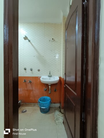 Master Bedroom in 2 BHK Builder Floor at Malviya Nagar – for Rent