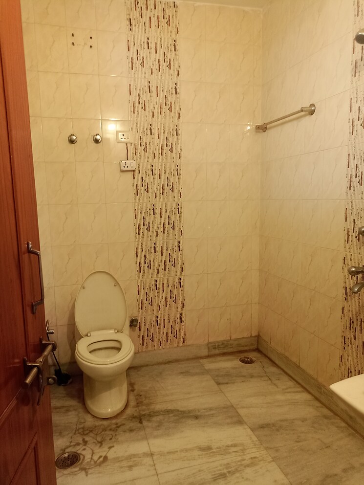 Bathroom, ansal-plaza-sector-23 2 Bedroom 400 Sq.Ft. Builder Floor In Sector 23 Gurgaon 8754765