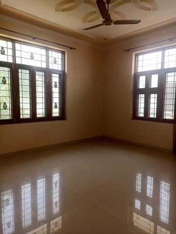 Room in 2 BHK Builder Floor at Ansal Plaza Sector-23, Sector 23 – for Rent