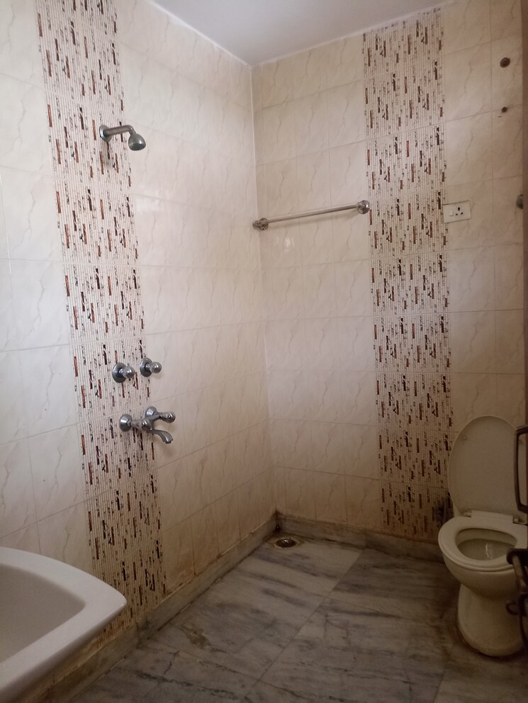 Bathroom, ansal-plaza-sector-23 2 Bedroom 400 Sq.Ft. Builder Floor In Sector 23 Gurgaon 8754765