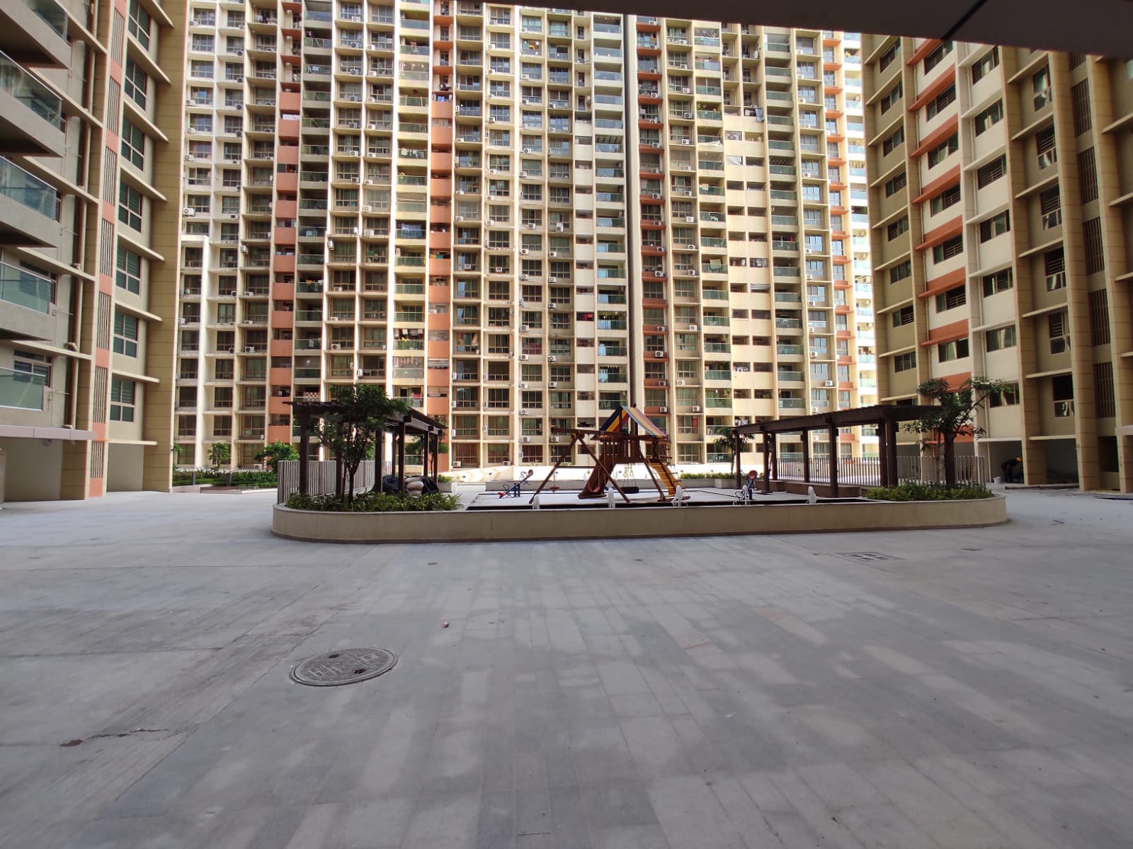3 BHK + Pooja Room Apartment For Rent in Sheth Vasant Oasis
