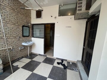 Master Bedroom in 3 BHK Independent House at Sector 17 – for Rent