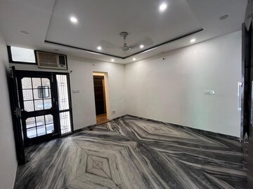 Room in 3 BHK Independent House at Sector 17 – for Rent