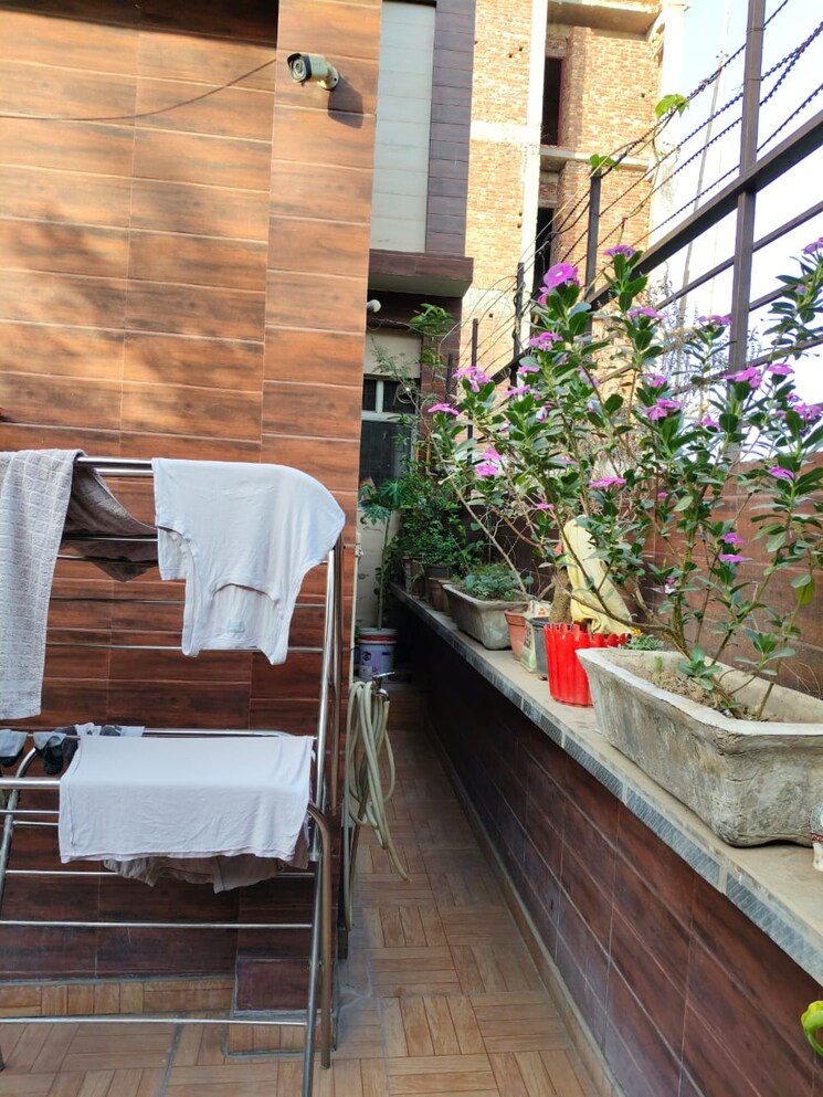 Balcony, wave-city 3.5 Bedroom 135 Sq.Yd. Villa In Wave City Ghaziabad 8754877