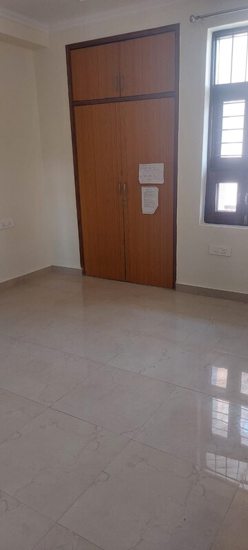 Room in 3 BHK Builder Floor at Pragati Hills, Sector 47 – for Rent