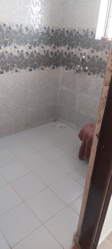 Bathroom in 3 BHK Builder Floor at Pragati Hills, Sector 47 – for Rent