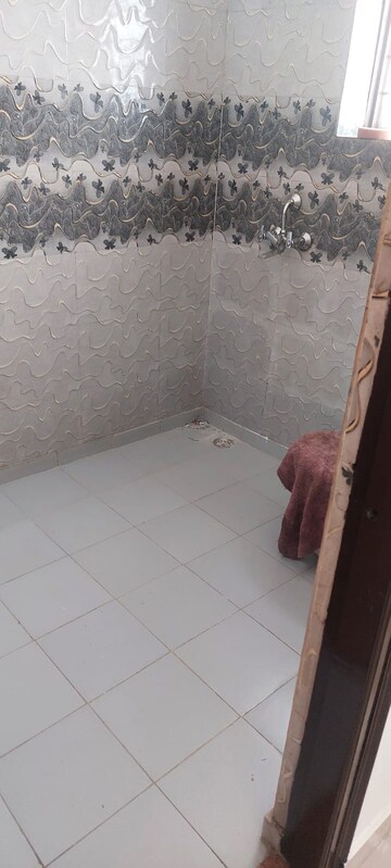 Bathroom in 3 BHK Builder Floor at Pragati Hills, Sector 47 – for Rent