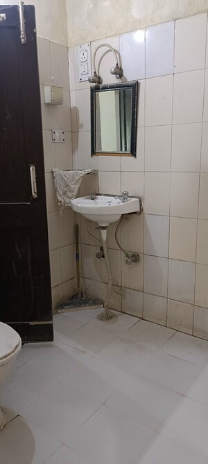 Bathroom in 1 BHK Builder Floor at Sector 52 – for Sale
