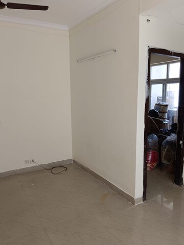 2 BHK Apartment For Rent in Amrapali Zodiac, Sector 120