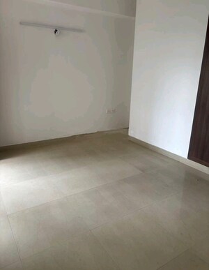 Room in 2 BHK Apartment at Supertech Cape Town, Sector 74 – for Sale