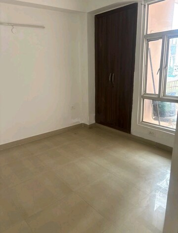 Room in 2 BHK Apartment at Supertech Cape Town, Sector 74 – for Sale