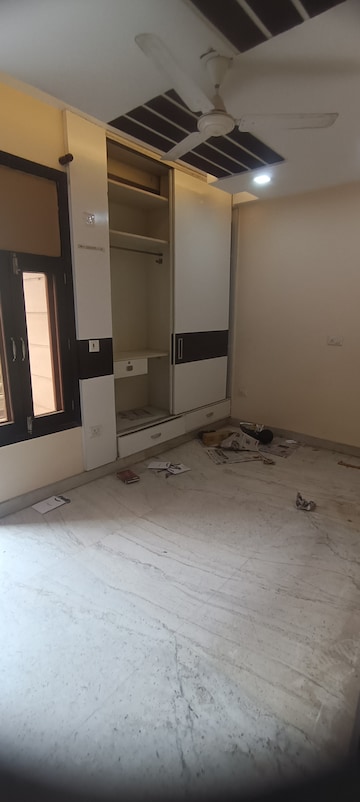 Room in 2.5 BHK Builder Floor at Ashok Nagar – for Rent