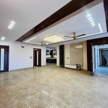 Living Room in 4 BHK Builder Floor at Sector 49 – for Rent