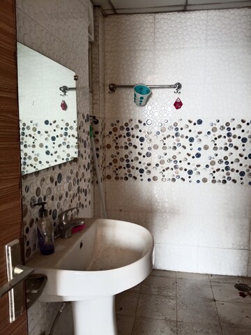 Bathroom in 4 BHK Apartment at Sector 4 Greater Noida – for Rent