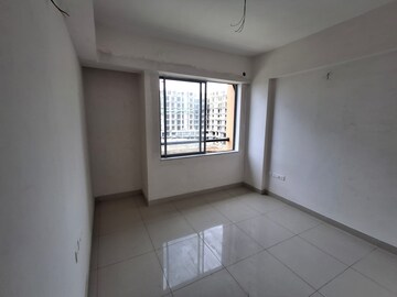 Room in 2 BHK Apartment at Godrej Seven, Joka – for Rent