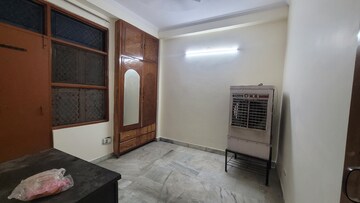 Room in 3 BHK Builder Floor at Dilshad Colony – for Rent