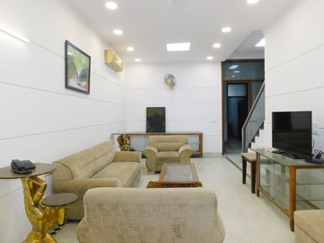 Living Room in 3 BHK Builder Floor at Defence Colony – for Rent