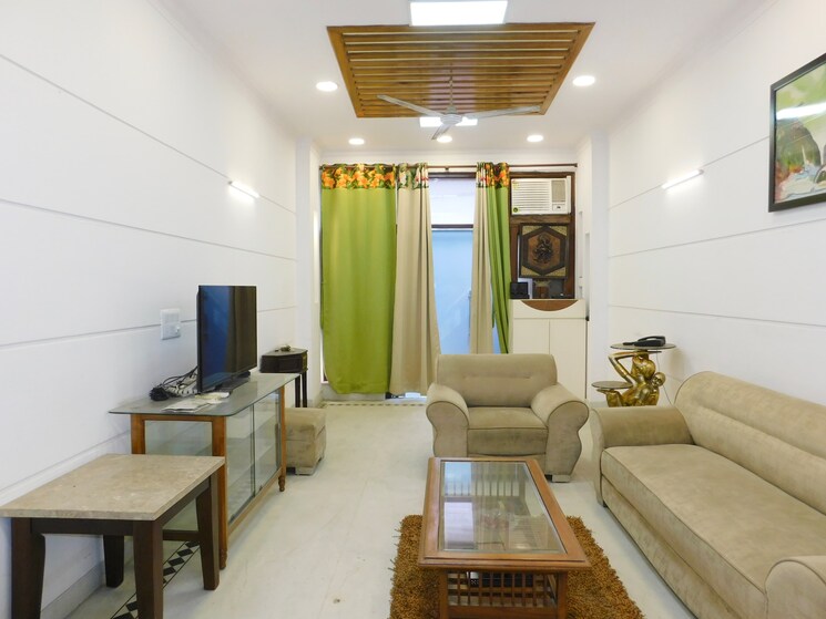 Living Room, defence colony 3 Bedroom 217 Sq.Yd. Builder Floor In Defence Colony Delhi 8755025