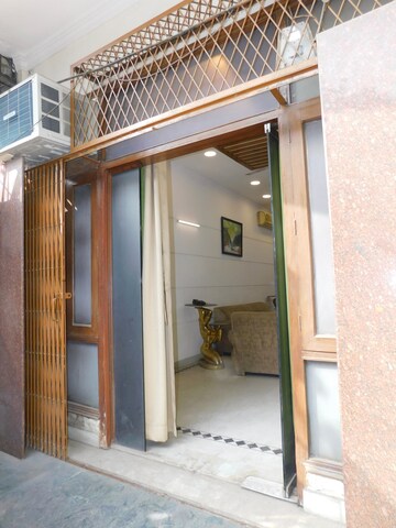 Building Lobby in 3 BHK Builder Floor at Defence Colony – for Rent