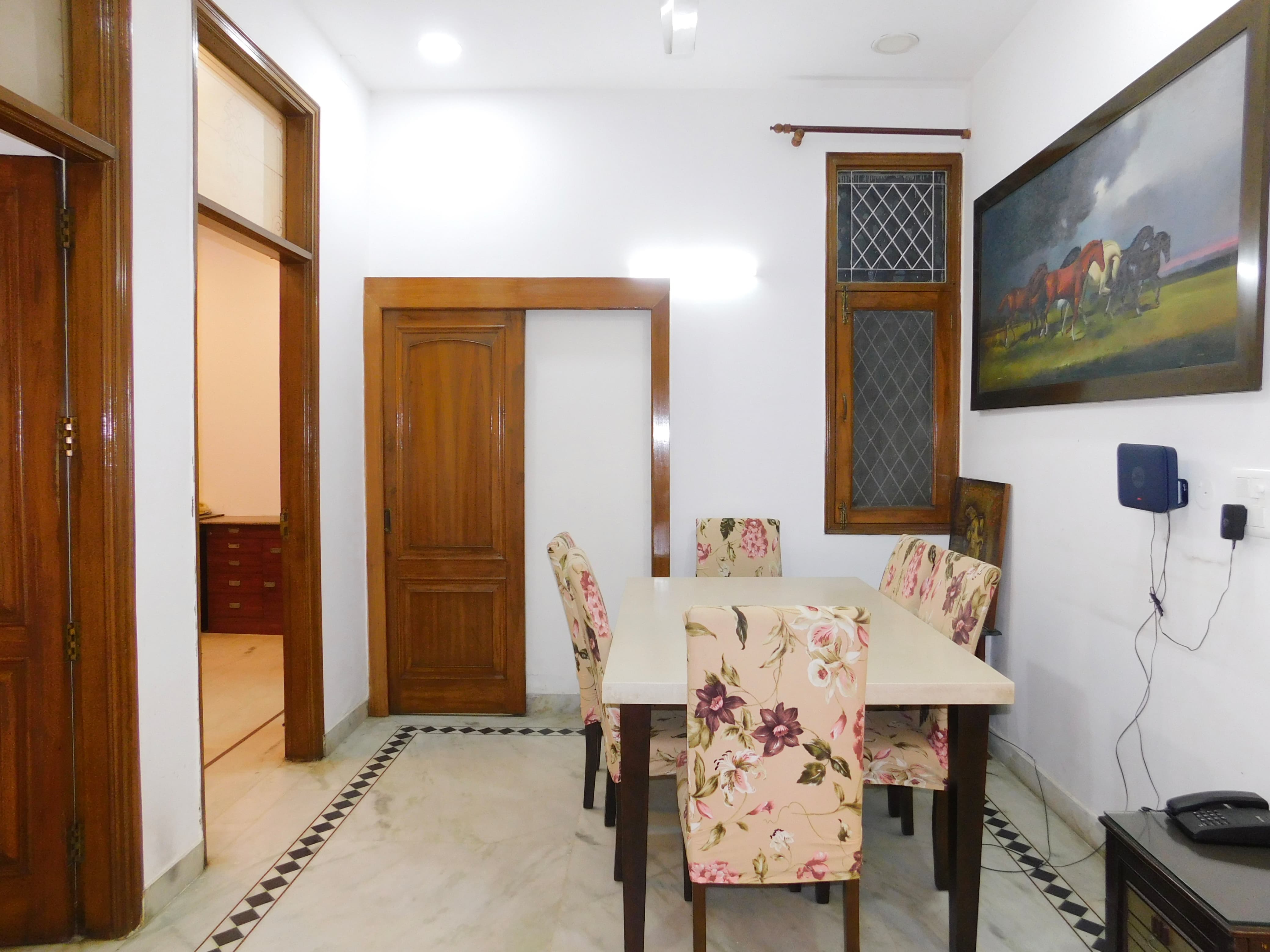 3 BHK + Servant Room Builder Floor For Rent in Defence Colony