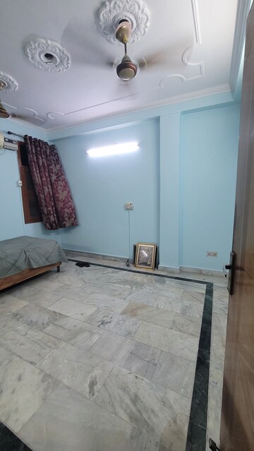 Furnished Amenities in 3 BHK Builder Floor at Dilshad Colony – for Rent