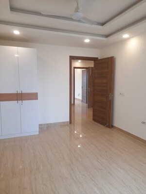 Room in 3 BHK Builder Floor at BPTP District Phase 2, Sector 84 – for Sale