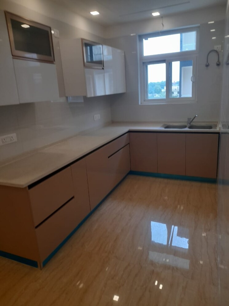 Kitchen, bptp-district-phase-2 3 Bedroom 1314 Sq.Ft. Builder Floor In Sector 84 Faridabad 8755070