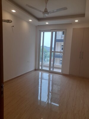 Room in 3 BHK Builder Floor at BPTP District Phase 2, Sector 84 – for Sale