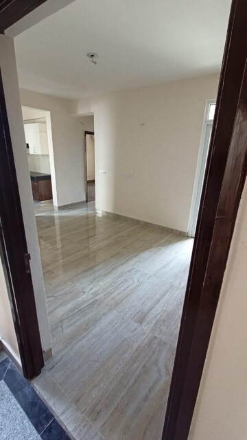 Room in 3 BHK Builder Floor at Wave Executive Floors, Wave City – for Sale