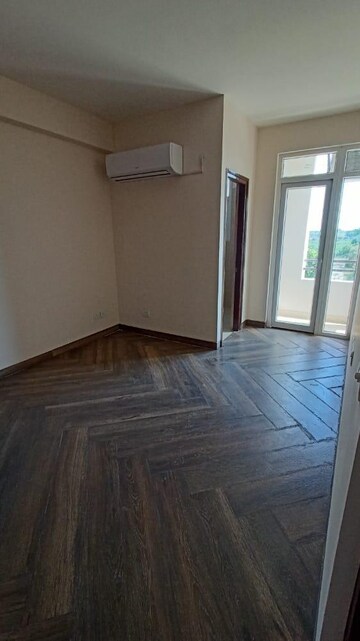 Room in 3 BHK Builder Floor at Wave Executive Floors, Wave City – for Sale