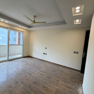 Room in 4 BHK Apartment at Aradhya Homes, Sector 67a – for Rent