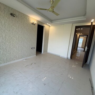 Room in 4 BHK Apartment at Aradhya Homes, Sector 67a – for Rent