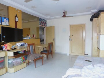 Living Room in 2 BHK Apartment at Tardeo – for Sale