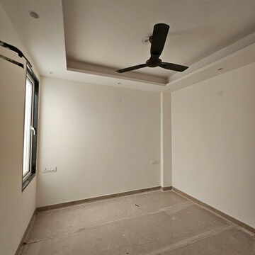Room in 3 BHK Builder Floor at Sector 57 – for Rent