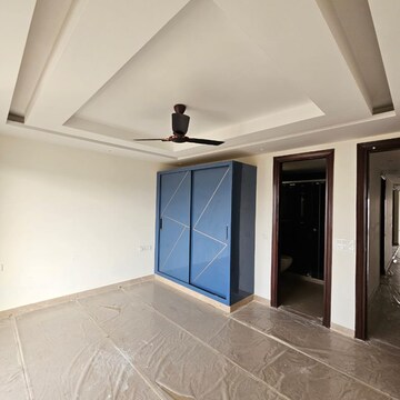 Room in 3 BHK Builder Floor at Sector 57 – for Rent