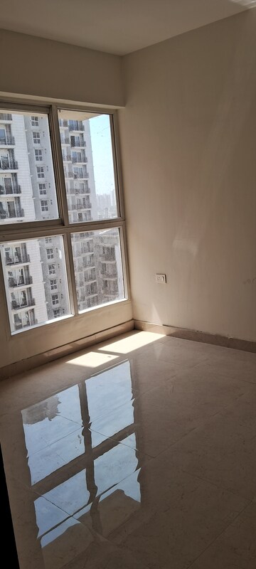 2 BHK Apartment For Rent in Signature Global Proxima, Sector 89