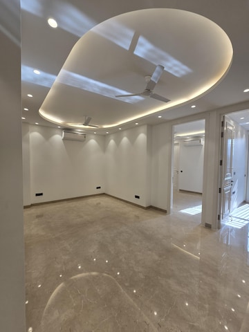 Room in 3 BHK Builder Floor at Defence Colony – for Rent