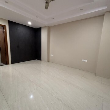 Room in 3 BHK Builder Floor at Sector 43 – for Rent