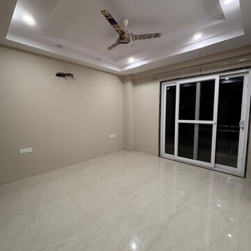 Room in 3 BHK Builder Floor at Sector 43 – for Rent