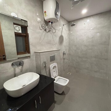 Bathroom in 3 BHK Builder Floor at Sector 43 – for Rent