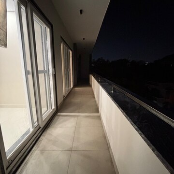 Balcony in 3 BHK Builder Floor at Sector 43 – for Rent