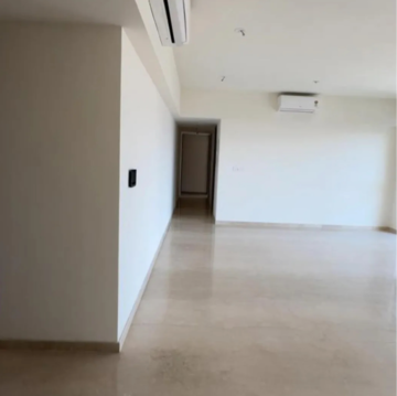 Room in 4 BHK Apartment at Omkar Alta Monte, Laxman Nagar – for Rent