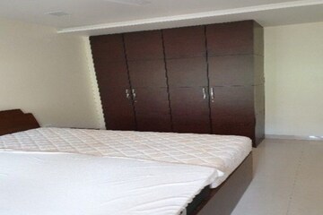 Room in 3 BHK Apartment at Juhu – for Rent