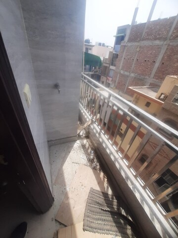 Balcony in 1 BHK Builder Floor at Rohini Sector 7 – for Rent