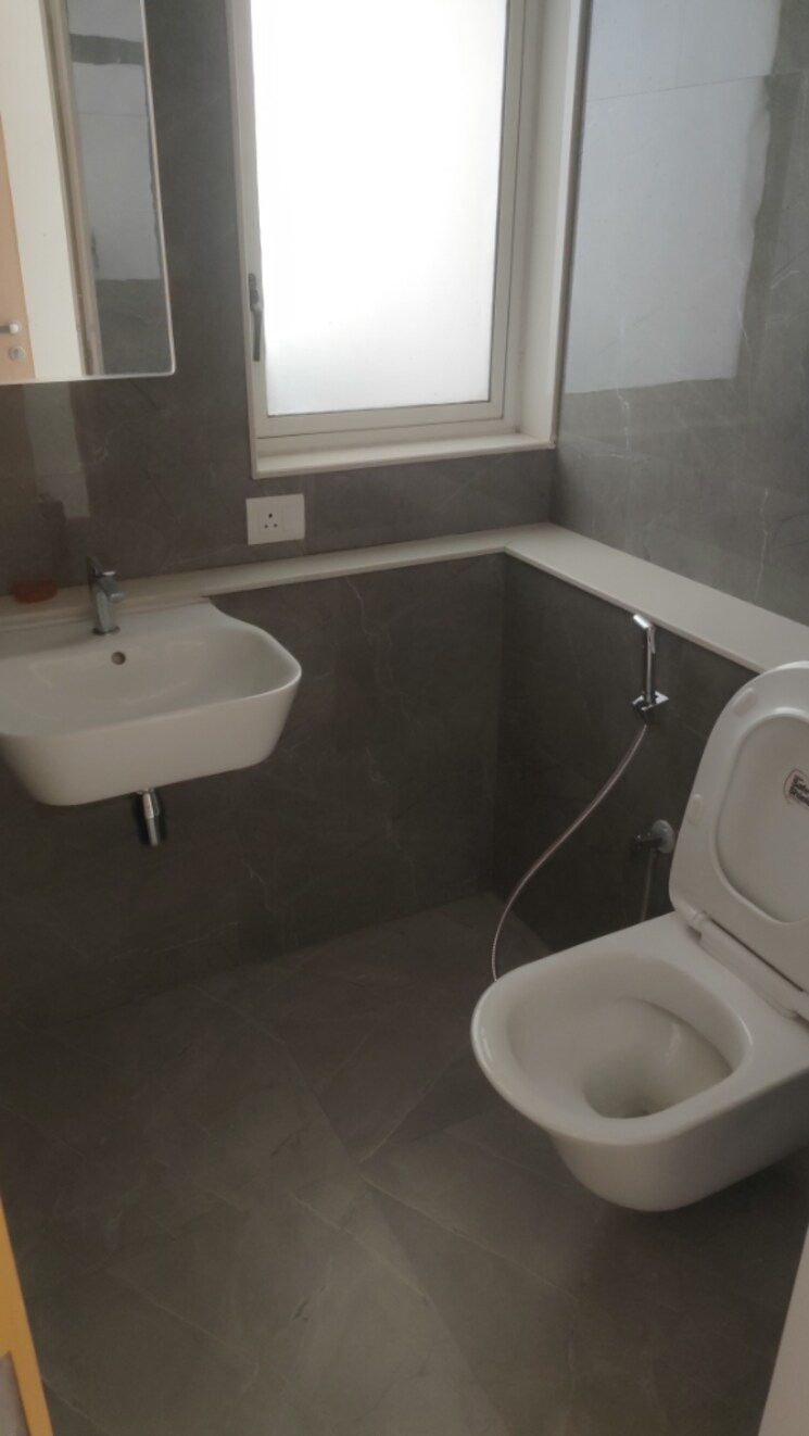 Bathroom, lodha-bella-vita 3 Bedroom 1005 Sq.Ft. Apartment In Nibm Road Pune 8755325