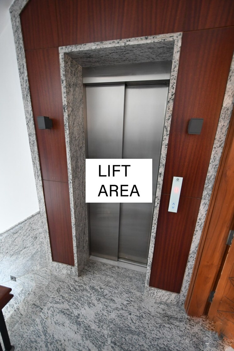 undefined, defence colony 4 Bedroom 325 Sq.Yd. Builder Floor In Defence Colony Delhi 8755308