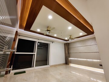 Room in 4 BHK Builder Floor at Defence Colony – for Rent