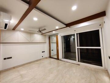 Room in 4 BHK Builder Floor at Defence Colony – for Rent