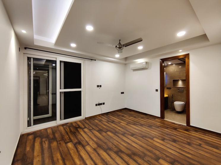 Room, defence colony 4 Bedroom 325 Sq.Yd. Builder Floor In Defence Colony Delhi 8755308